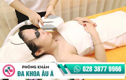 Môi nổi hạt trắng nhỏ là biểu hiện của bệnh gì?