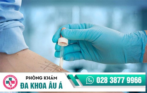 nổi mụn nước ở chân