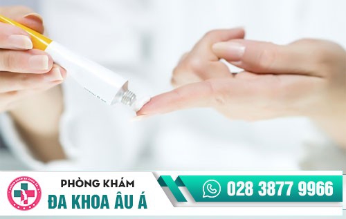 Môi nổi hạt trắng nhỏ là biểu hiện của bệnh gì?